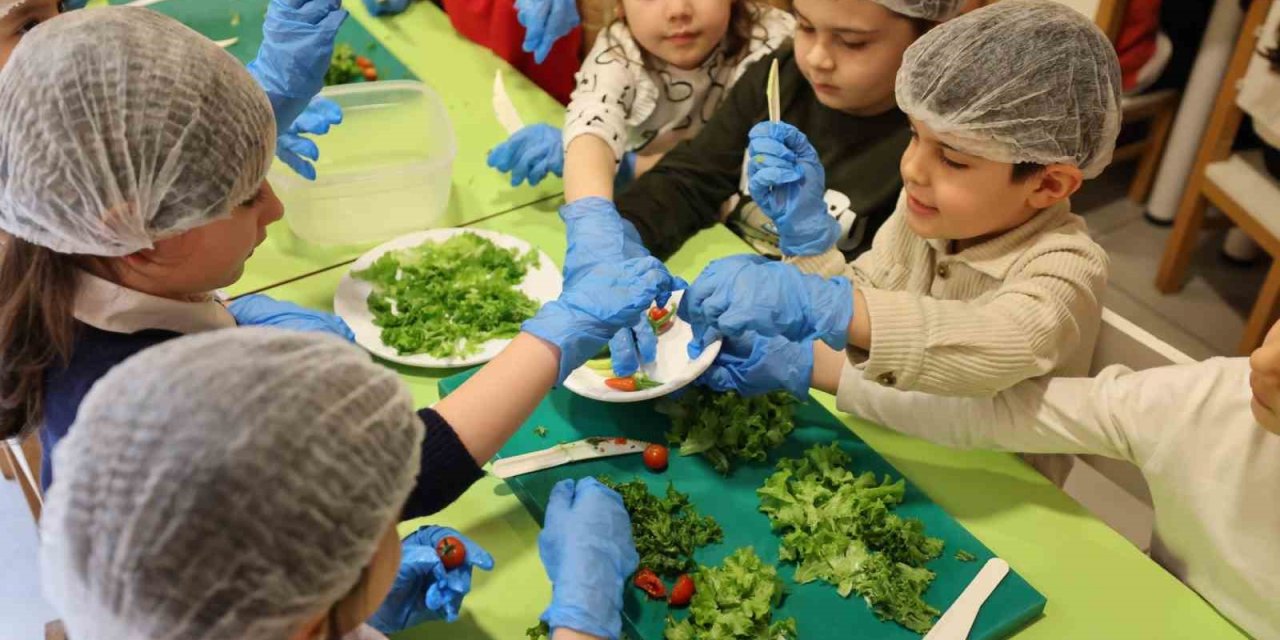 Merkezefendi Atatürk Bilim Merkezine minik öğrenciler ziyaret etti