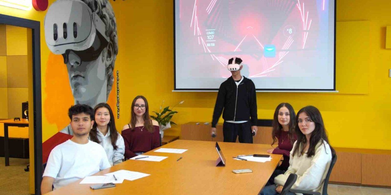 Menteşe Belediyesi Teknoloji ve Gençlik Merkezi’ne gençlerden yoğun ilgi