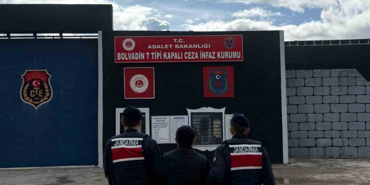 Hırsızlık suçundan aranan şahsı jandarma yakaladı