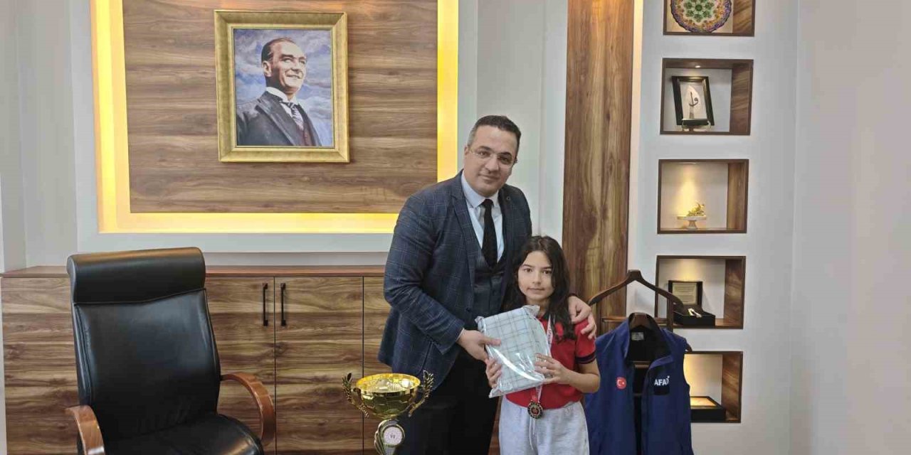 Kaymakam Dalak başarılı sporcu öğrencileri kabul etti