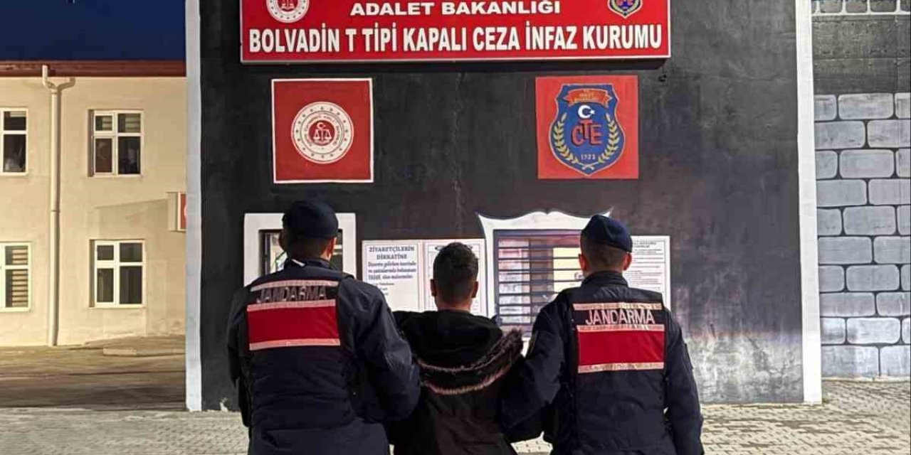 Hırsızlık suçundan aranan şahsı jandarma yakaladı