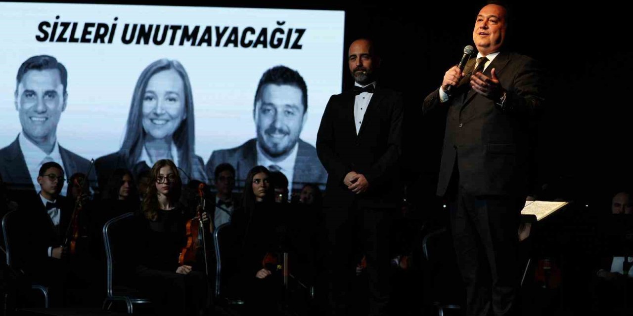 Manisa’da Gençlik Senfoni Orkestrası ilk konserinde büyüledi