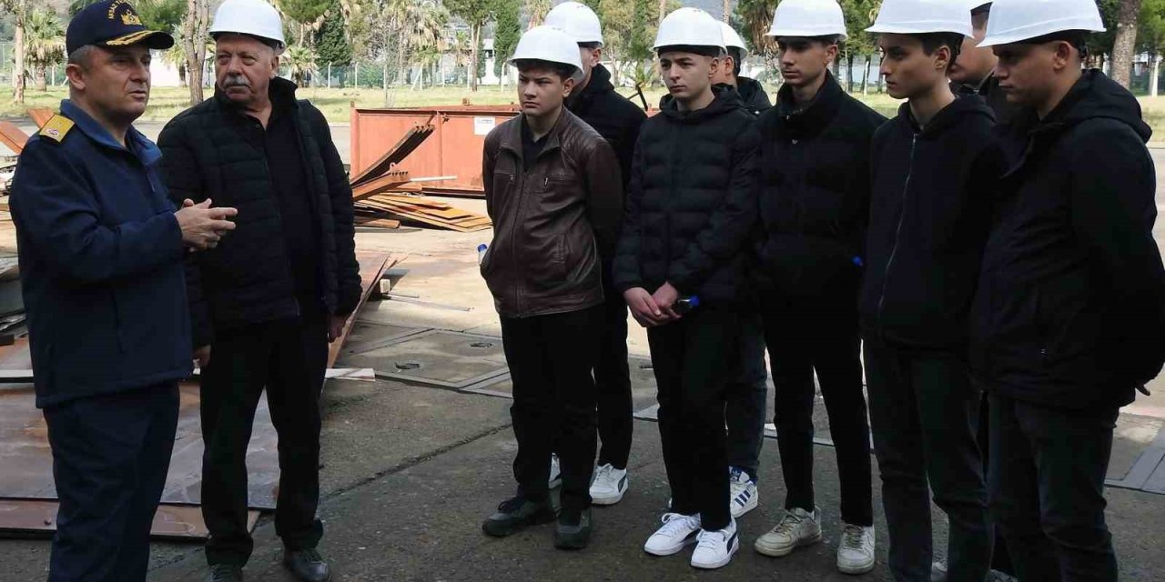 Lise öğrencilerine Aksaz Tersane Komutanlığında eğitim