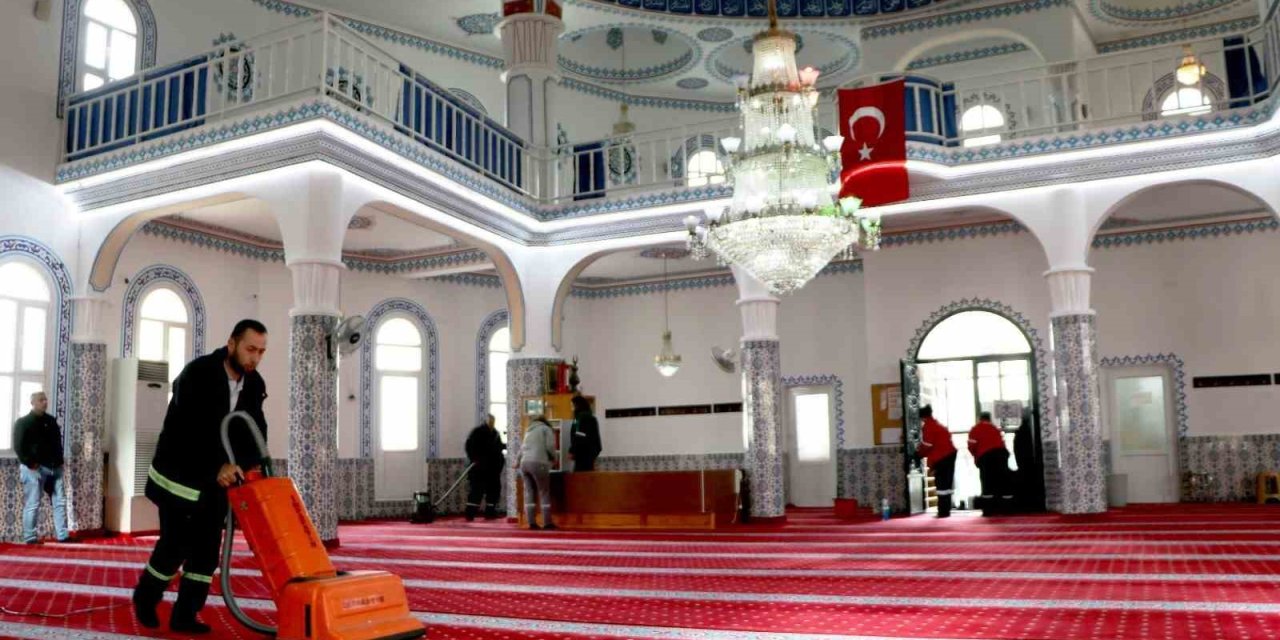 Söke Belediyesi’nden Ramazan öncesi camilerde kapsamlı temizlik