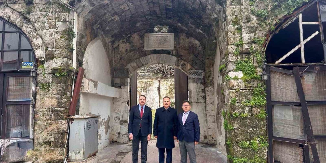 Muğla Valisi Akbıyık, Marmaris’te incelemelerde bulundu