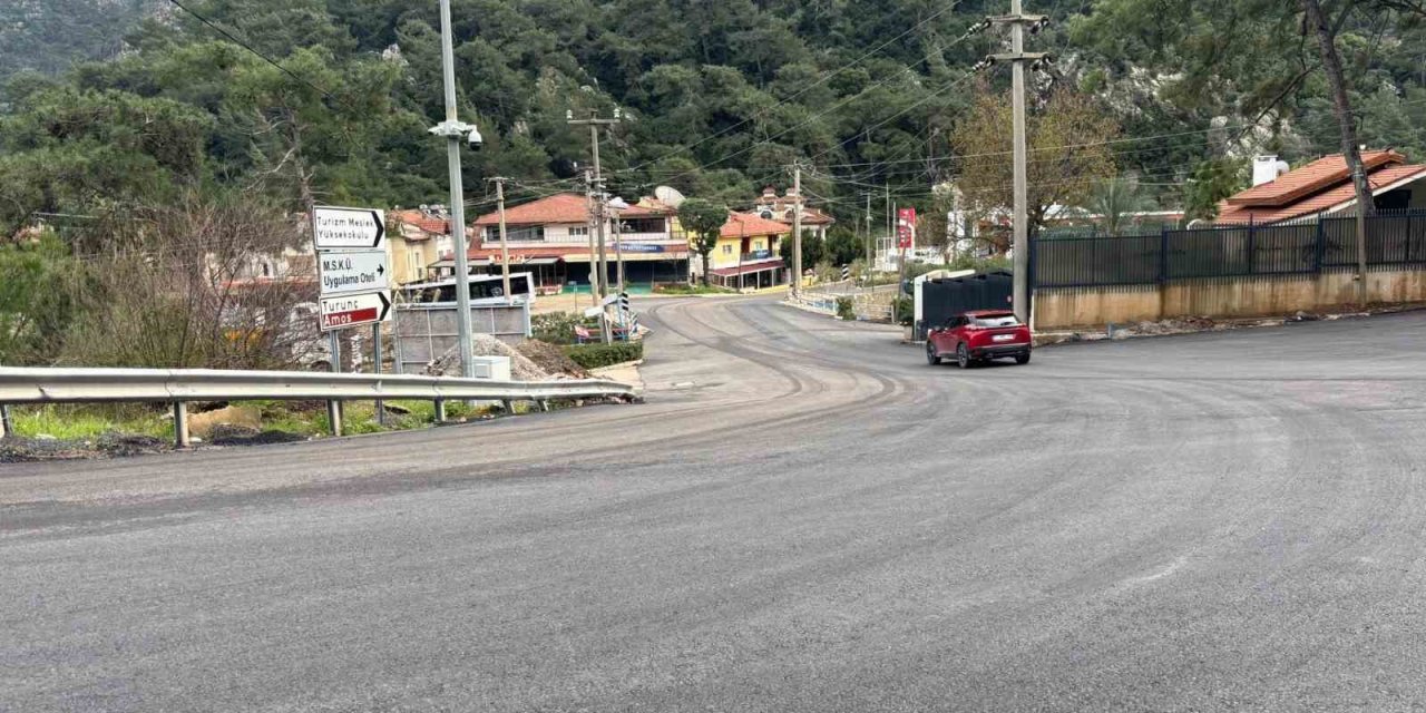 Büyükşehir, İçmeler Asparan Turunç yol ayrımını yeniledi