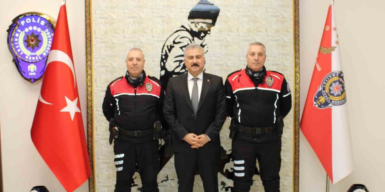 Manisa’nın ikiz polisleri emekliye ayrıldı
