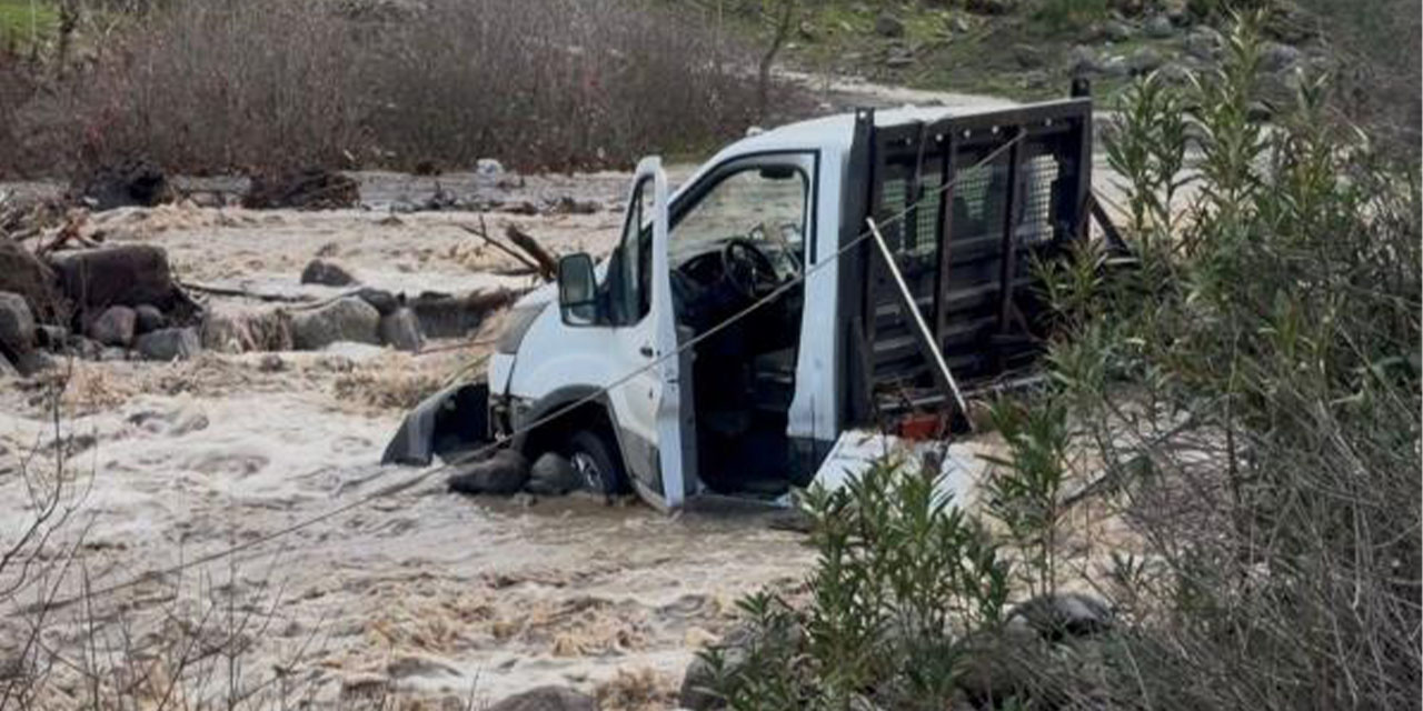 Derede mahsur  kalan 3 kişi kurtarıldı