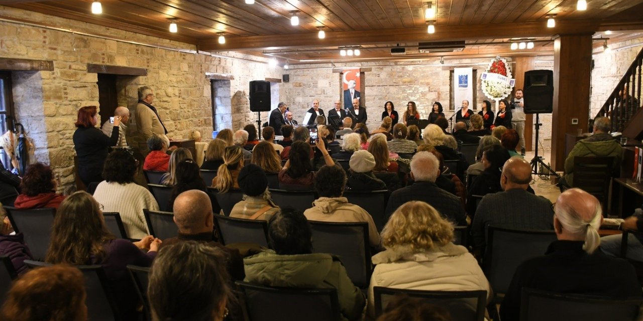Kuşadası Sevgililer Günü’nü İbramaki Sanat Galerisi’nde müzikle karşıladı