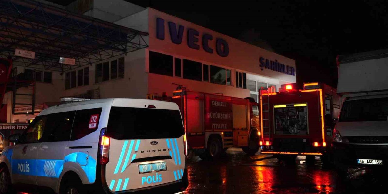 Yetkili otomotiv servisi deposunda korkutan yangın