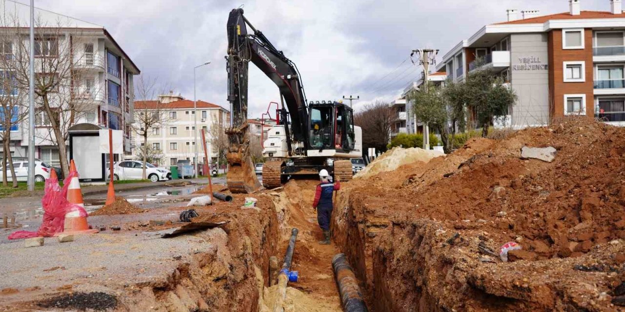 Karabağlar Yaylası girişinde içme suyu hat yenilemesi yapılıyor