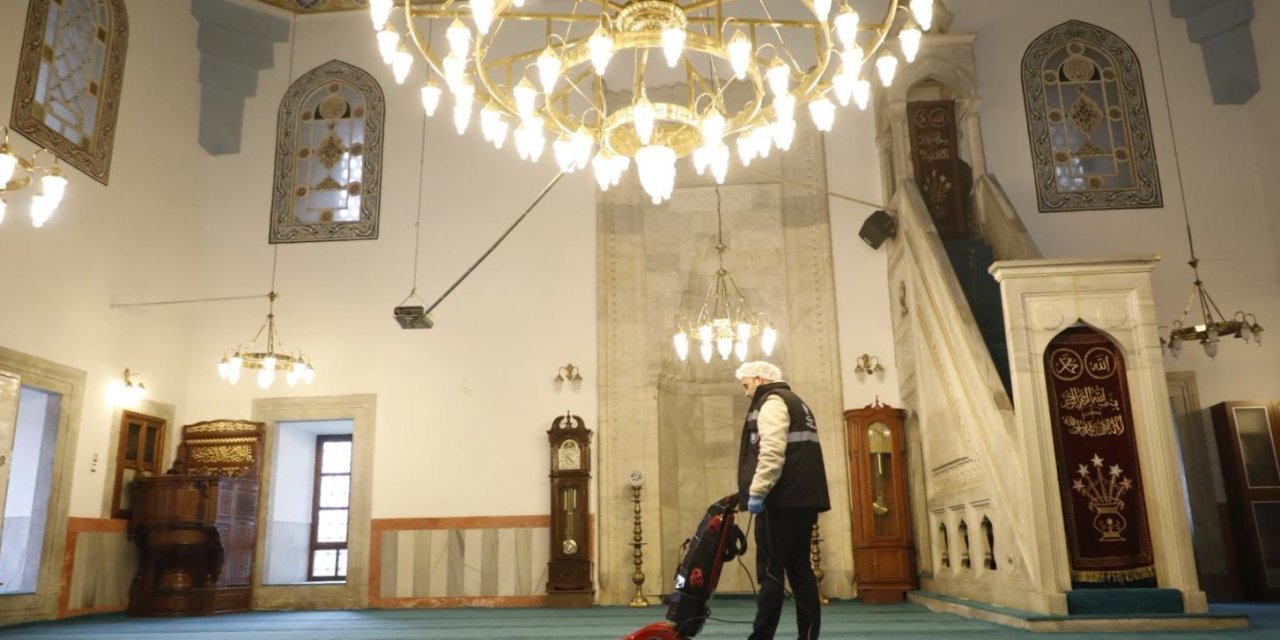 Büyükşehir ekiplerinin camilerde temizlik çalışmaları sürüyor