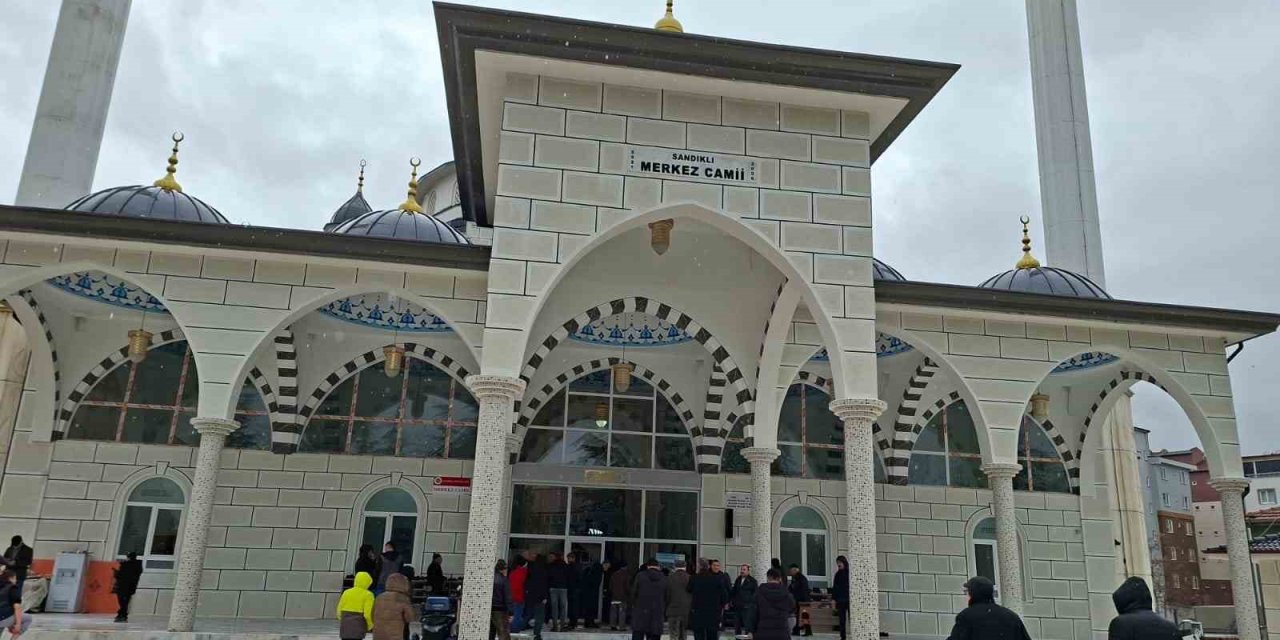 Sandıklı Merkez Cami ibadete açıldı