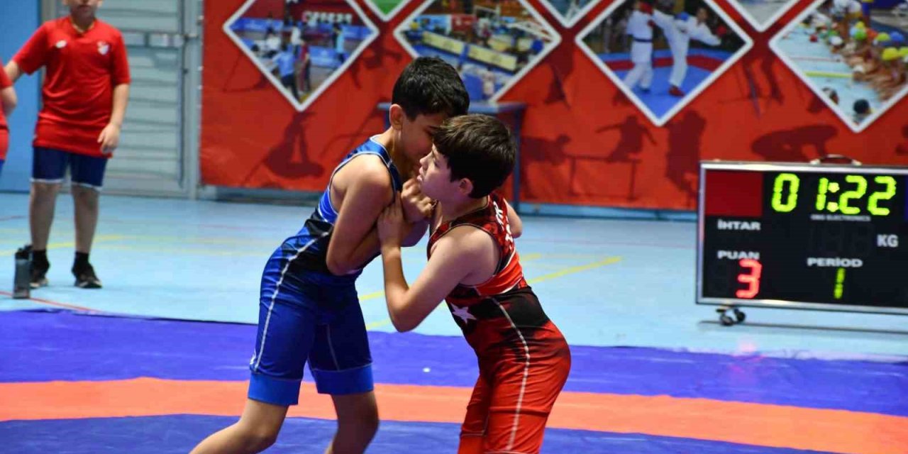 Okul Sporları Yıldızlar Güreş müsabakaları tamamlandı