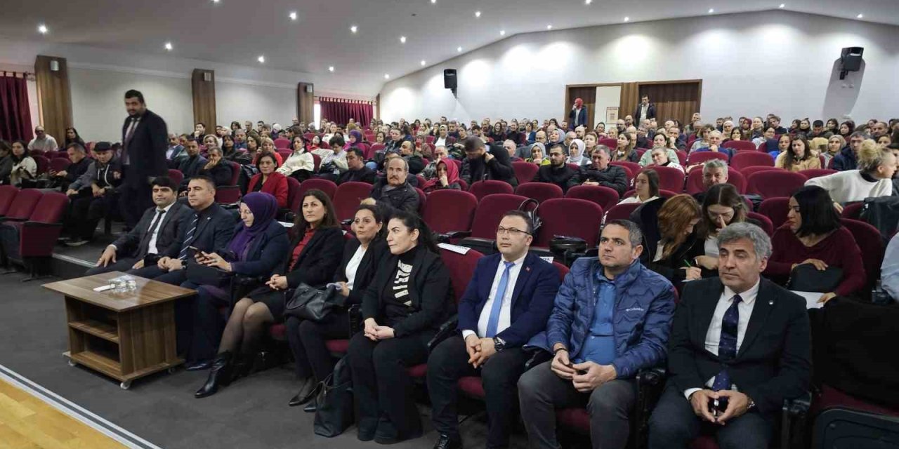 ADÜ’lü akademisyenler Nazilli’de her yönüyle kadına şiddeti anlattı