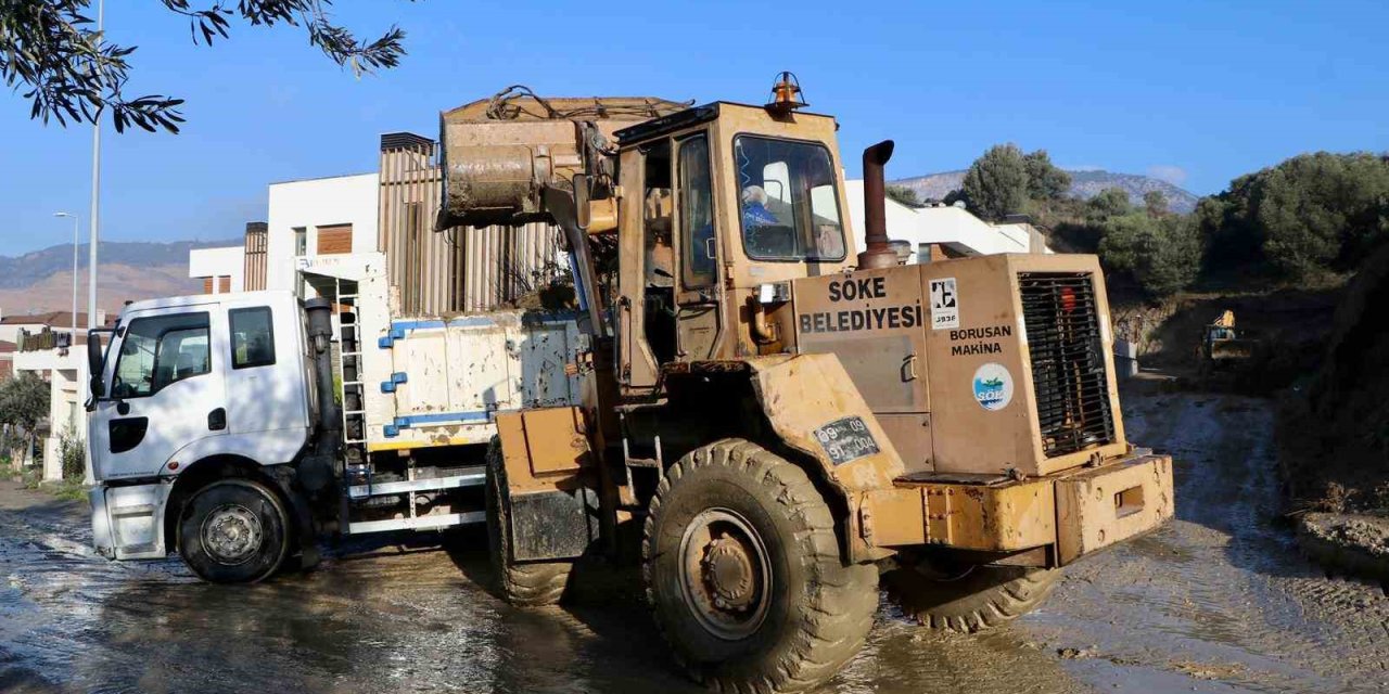 Söke’de Belediye ekipleri dört bir yanda mücadele ediyor