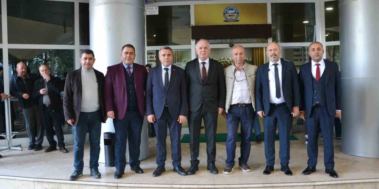 Manisa’da 155 No’lu Halk Otobüsleri Kooperatifi’nde Fevzi Açıkel güven tazeledi