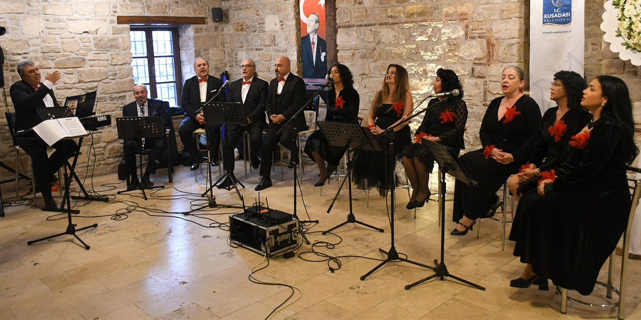 Kuşadası’nda Sevgililer Günü’ne sanat dolu kutlama