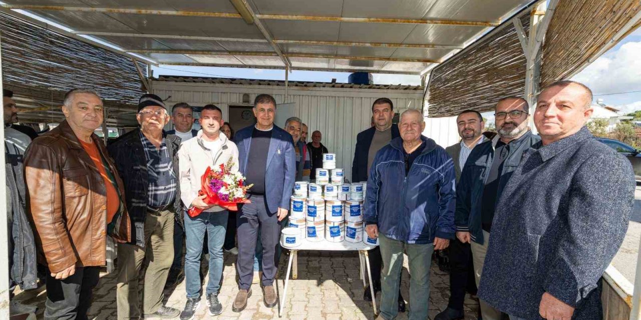 İzmir’de küçük ölçekli balıkçıyla dayanışma eli