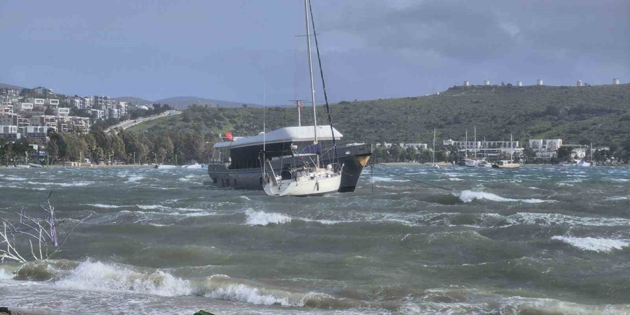 Bodrum’u kuvvetli fırtına vurdu