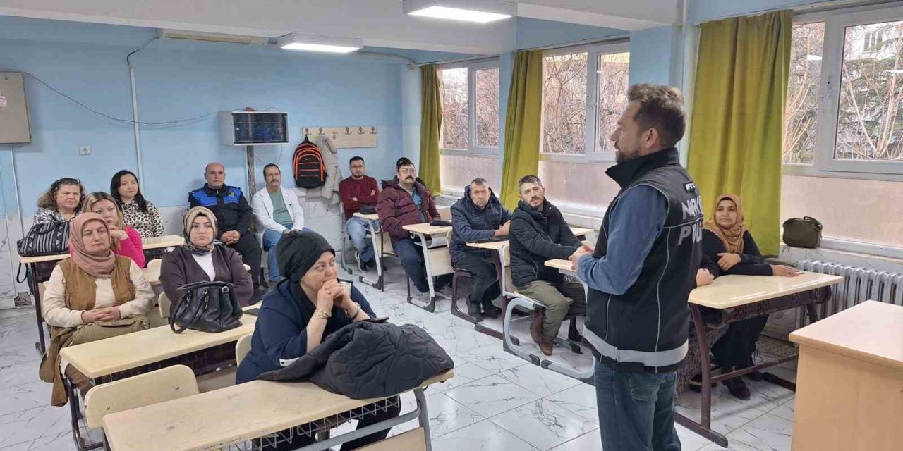 Polisten lise öğrencilerine yönelik eğitim