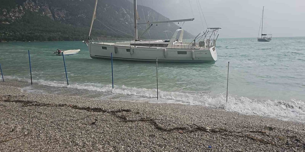 Akbük’te şiddetli fırtına ve sağanak hayatı olumsuz etkiledi