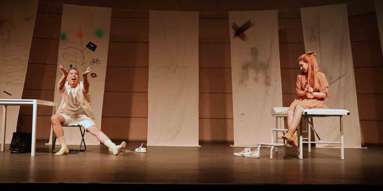 Menteşe Belediye Tiyatrosu Acıpayam’da sahne aldı