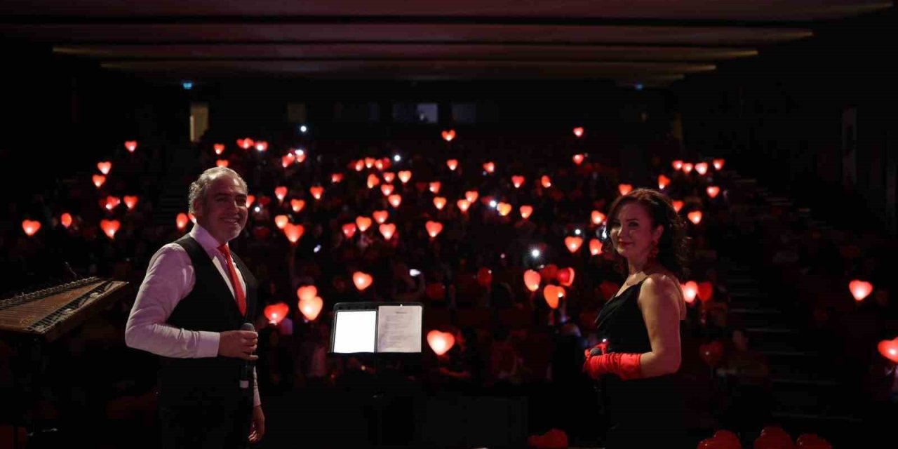 Merkezefendi’de Sevgililer Günü’ne özel "Aşka Dair" konseri büyük beğeni topladı