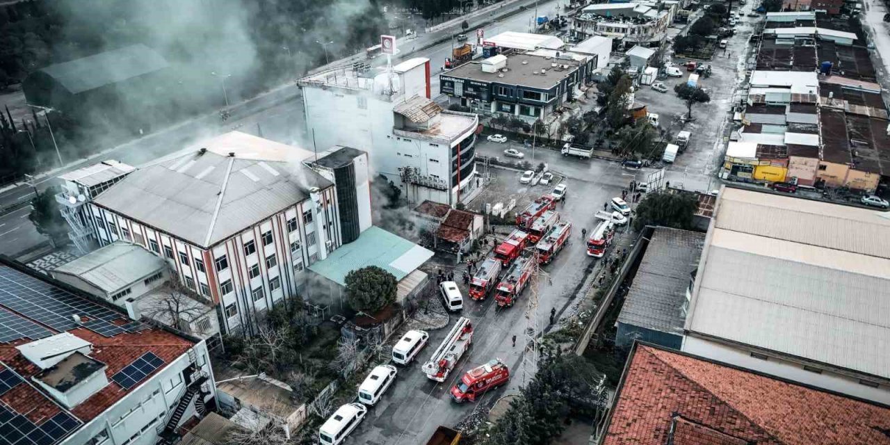İzmir’de fabrikada çıkan yangın söndürüldü