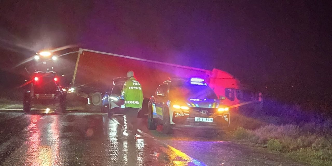 Tır şarampole uçtu