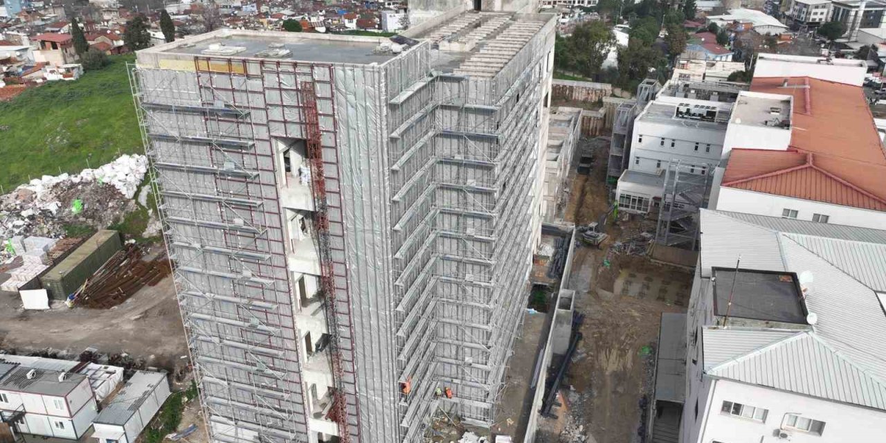 Eşrefpaşa Hastanesi’nin yeni binasında sona doğru