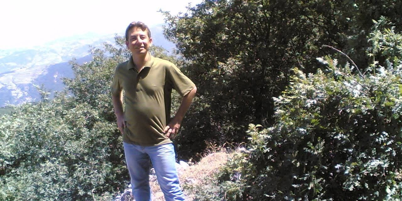 Halı sahada kalp krizi geçiren öğretmen hayatını kaybetti