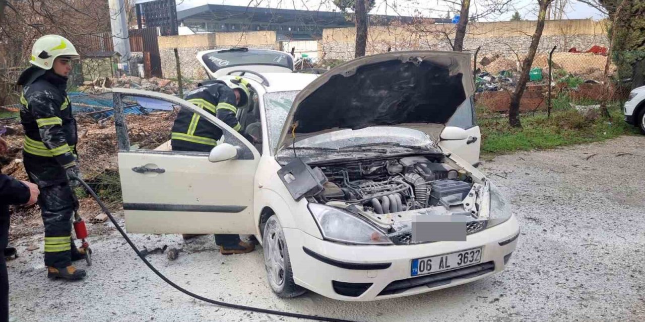 Park halindeki araçta yangın