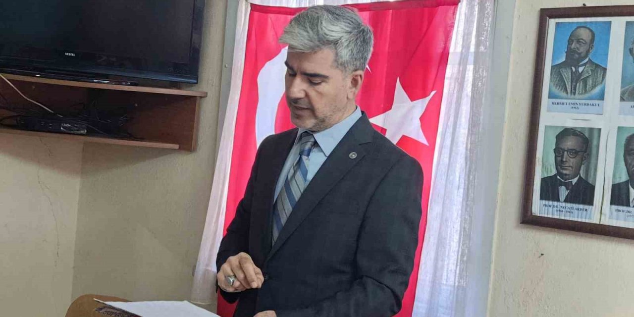 Salihli Türk Ocakları’nda Ednan Aras güven tazeledi