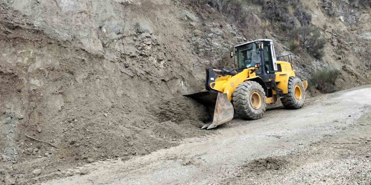 Büyükşehir ekiplerinden ’yağış’ mesaisi