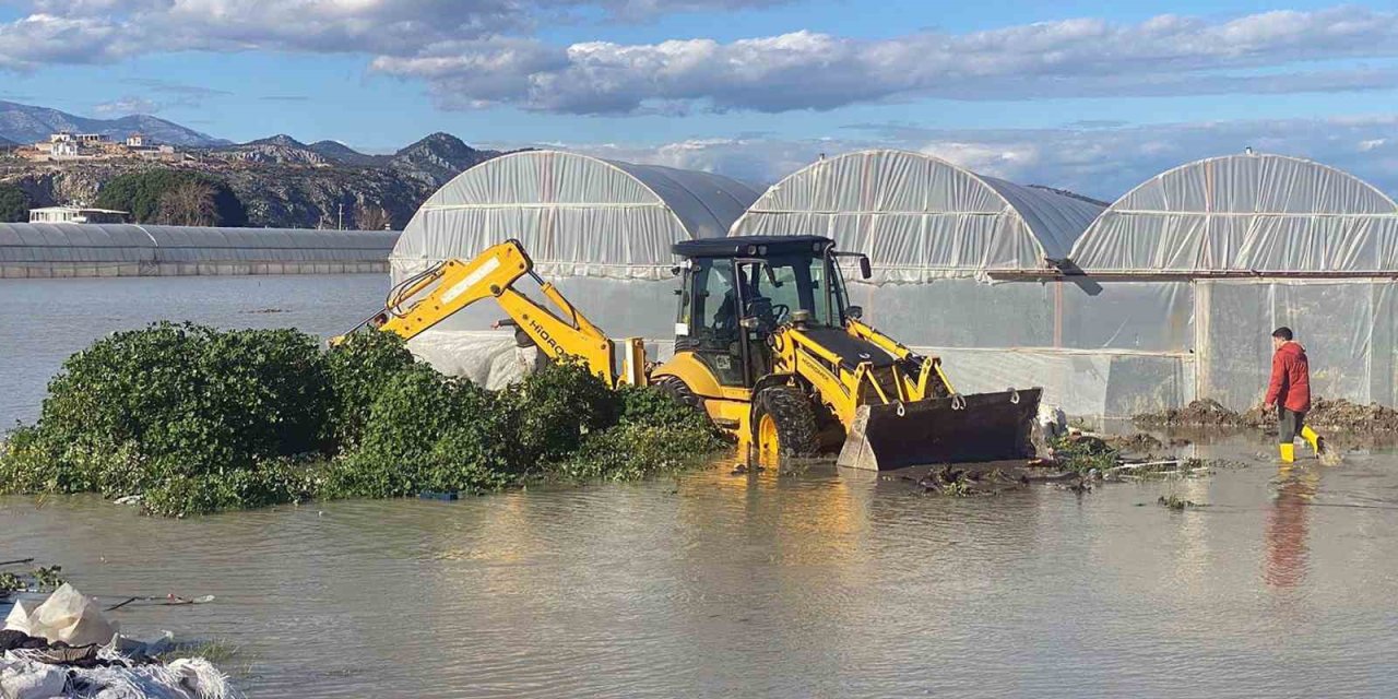 MUSKİ, Muğla genelinde etkili olan yoğun yağışlara anında müdahale ediyor