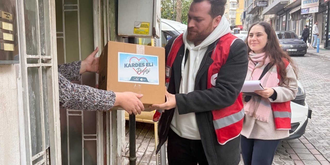 Efeler’de vatandaşlara gıda desteği