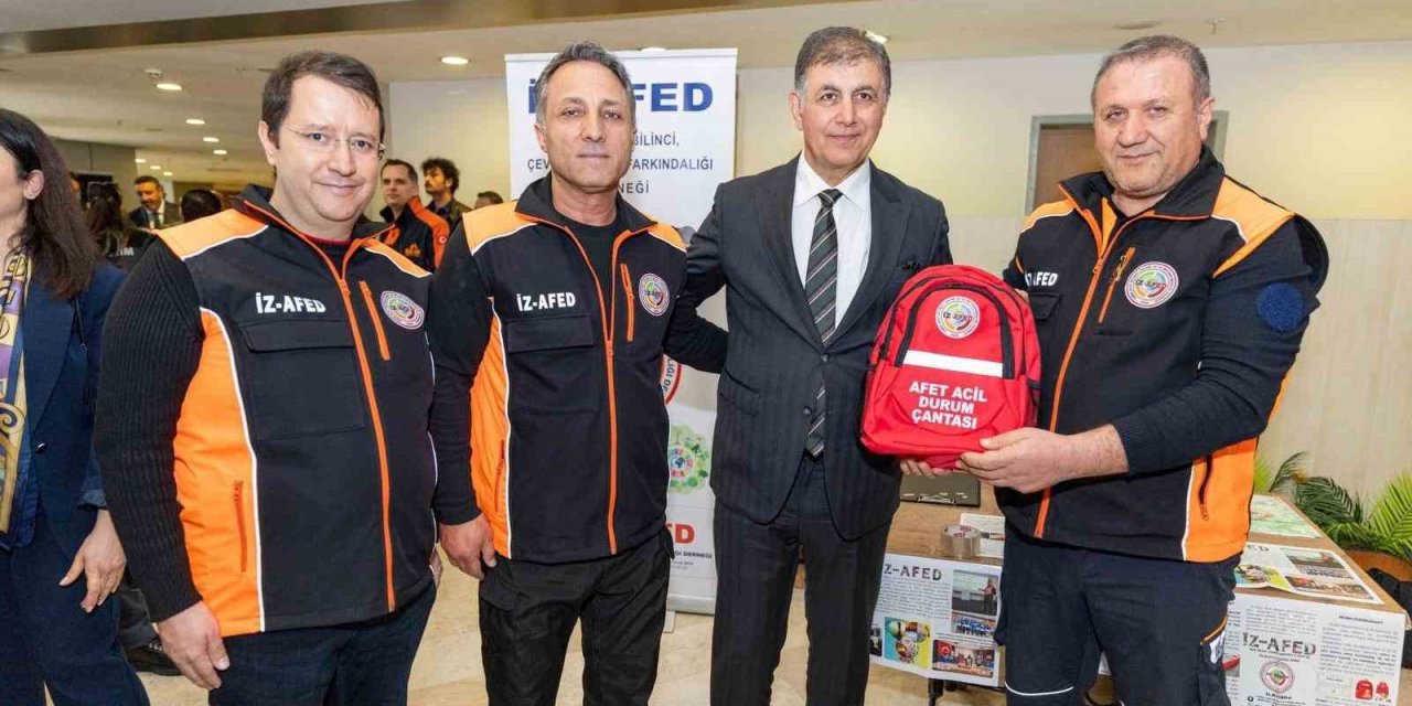 İzmir Büyükşehir Belediye Başkanı Tugay: "Birden fazla yangın uçağı kiralamaya hazırız"