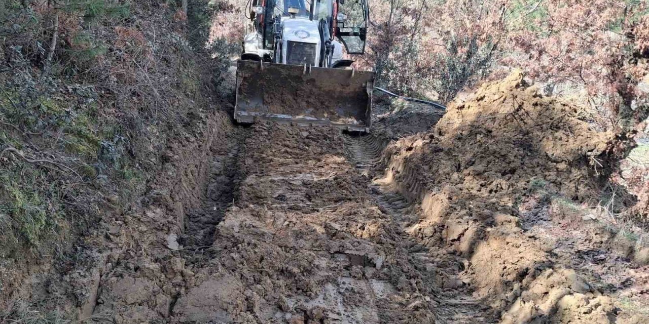 Kuyucak Belediyesi’nden yağışla kapanan yollara hızlı müdahale
