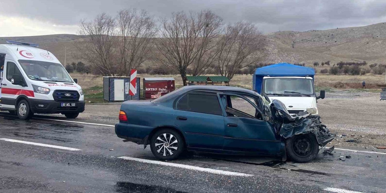 Otomobillerin çarpıştığı kazada sürücülerden biri yaralandı