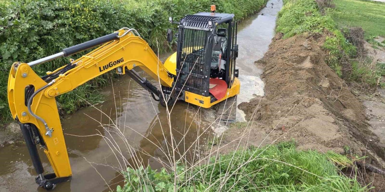 Yenipazar’da yağış sonrası yol bakım ve parke çalışmaları sürüyor