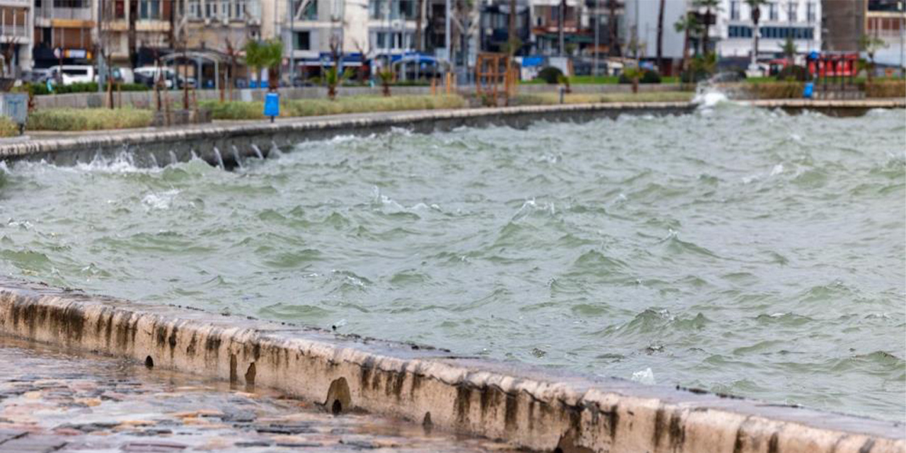 Düşük basınç Ege’yi vurdu: Deniz seviyesi 85 santimetre yükseldi
