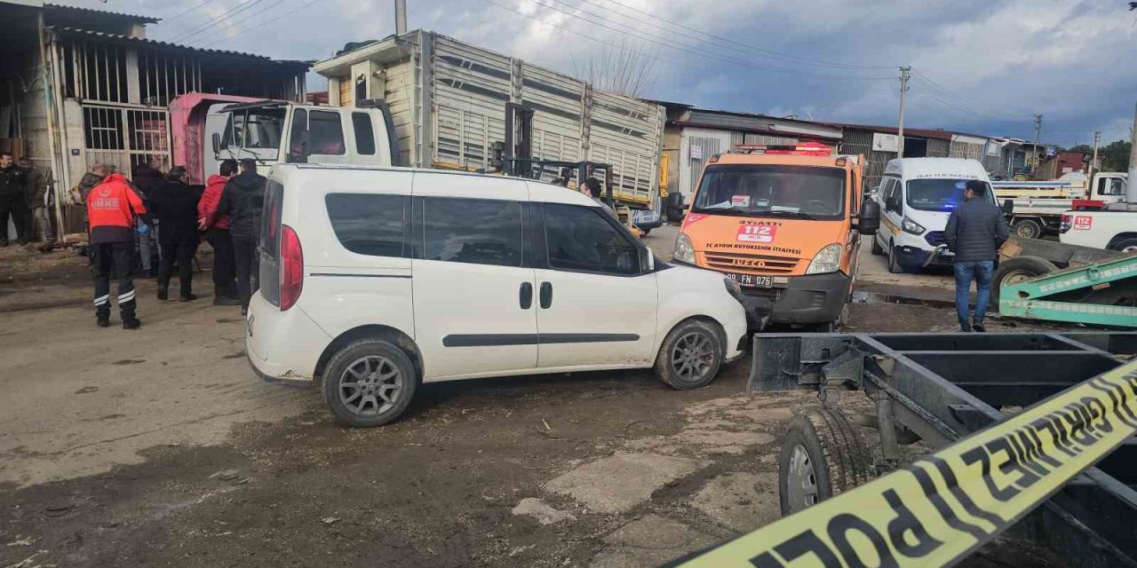 Tamir ettikleri kamyonun kasası üzerlerine düştü: 2 ölü, 1 yaralı