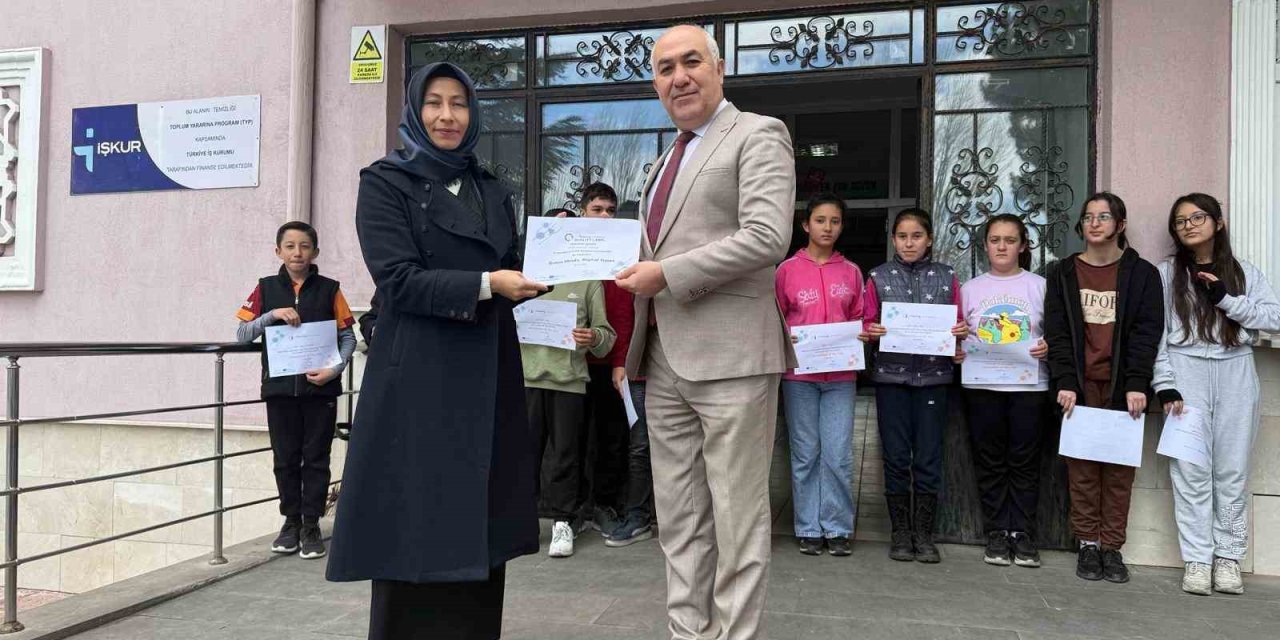 Emirdağ Gömü Ortaokulu, Avrupa’dan ‘eTwinning’ projesiyle ödülle döndü