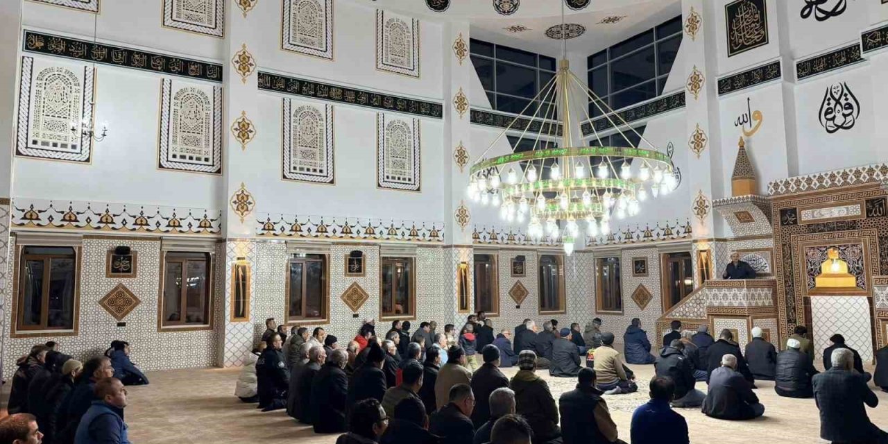 Beyağaç Çarşı Camisi ilk teravihle ibadete açıldı