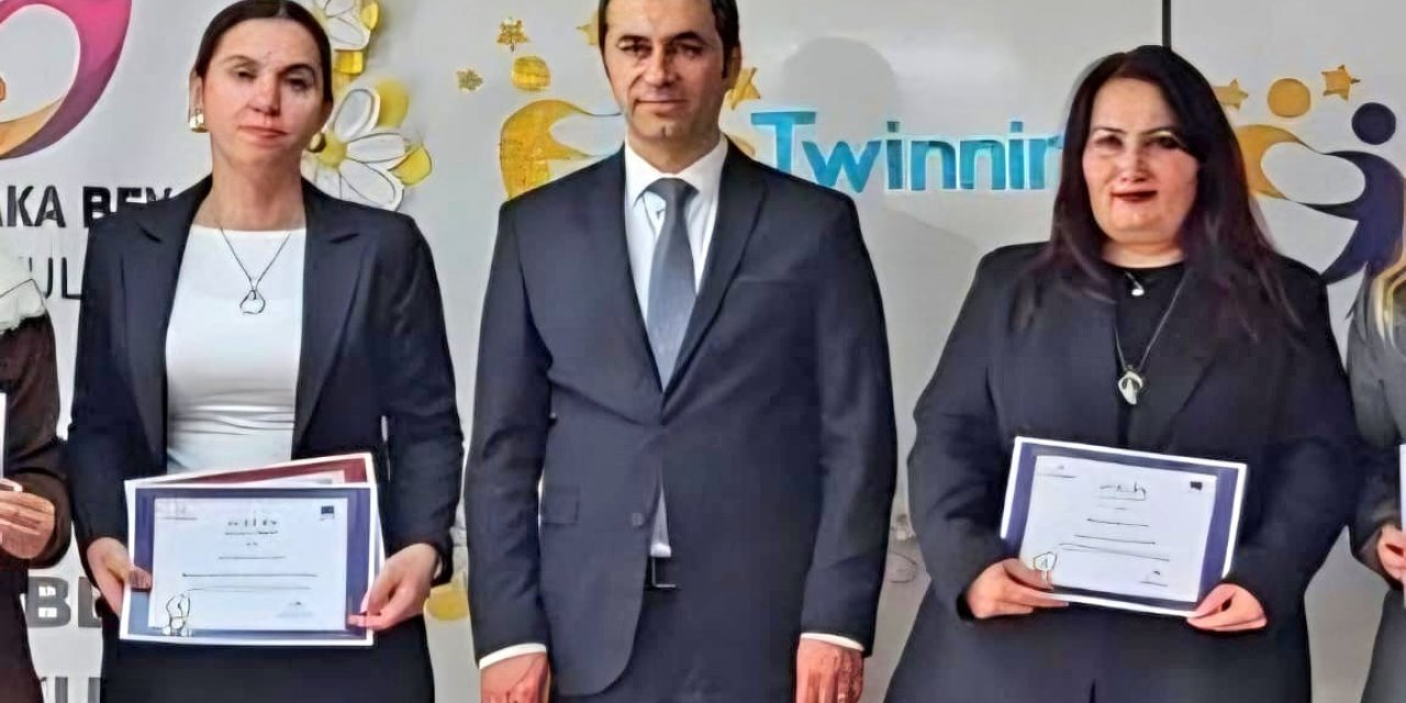 Çeşmeli öğretmenlerden uluslararası başarı