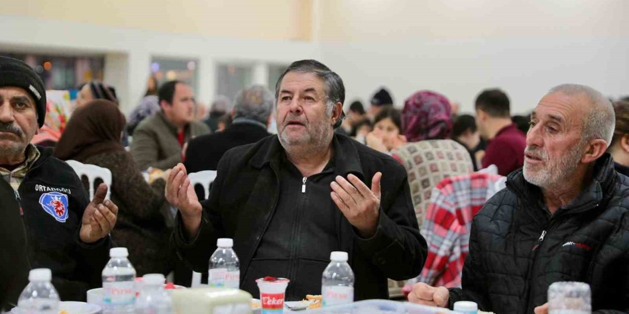 Aliağa’da ilk toplu iftar coşkusu