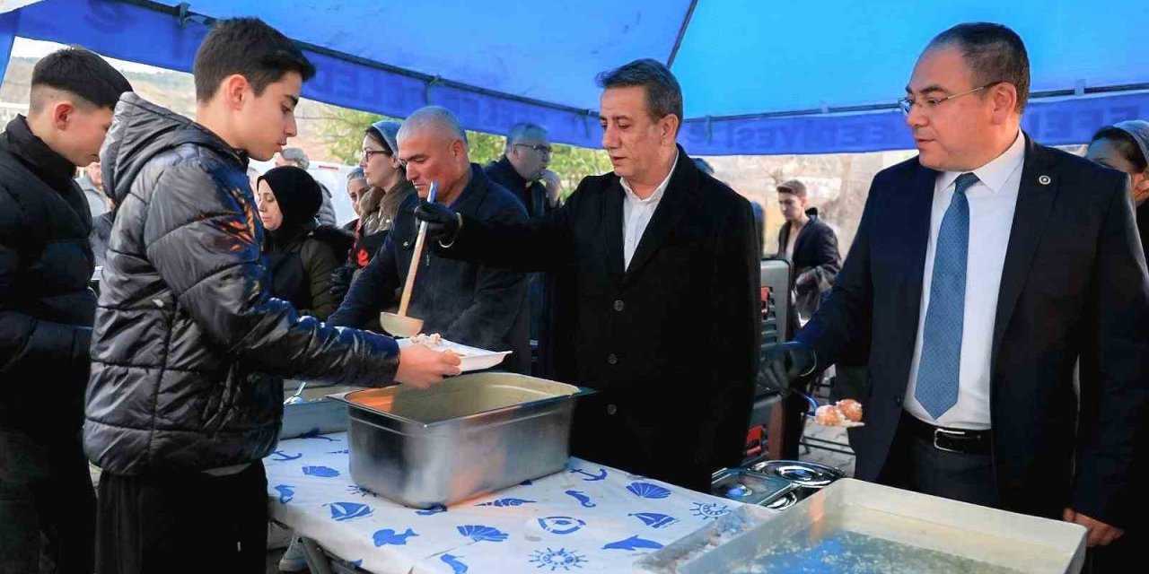 Efeler’in ilk iftar sofrası Alanlı Mahallesi’nde kuruldu