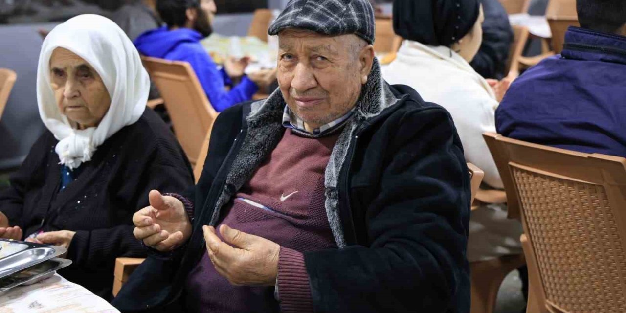 Çameli Belediyesi, Elmalı Mahallesi’nde ilk iftar sofrasını kuruldu