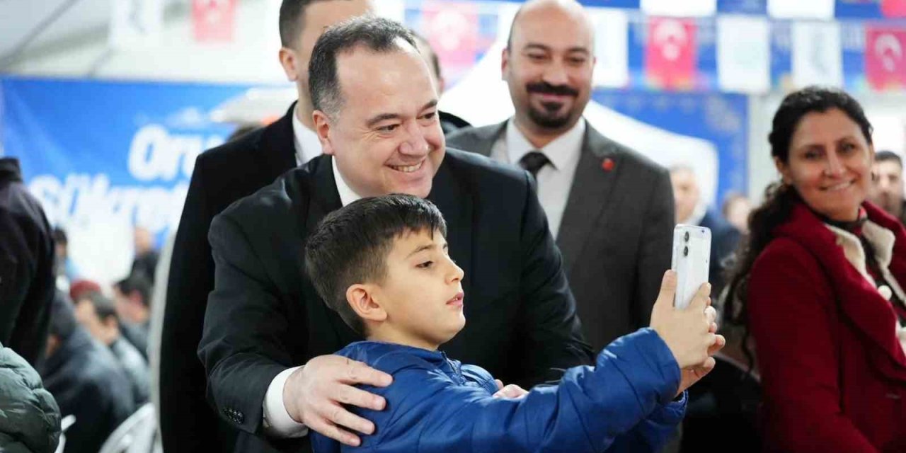 Başkan Dutlulu binlerce Manisalıyla iftar sofrasında buluştu